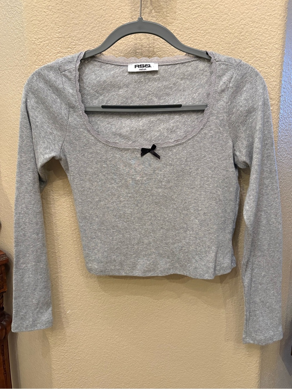 RSQ Gray Long-Sleeve Lace Trim Scoop Neck Crop Top with Bow Size Medium
